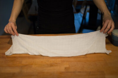 Tuch zur Hälfte falten